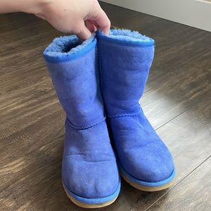 blue uggs!